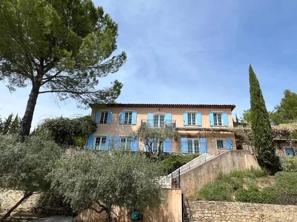 Lorgues/Bastide 300 m²/terrain 4000 m²/piscine