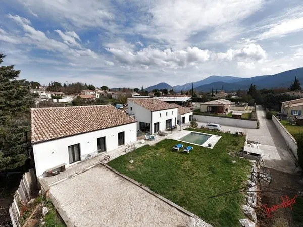 Maison de plain-pied 6 pièces 180 m²