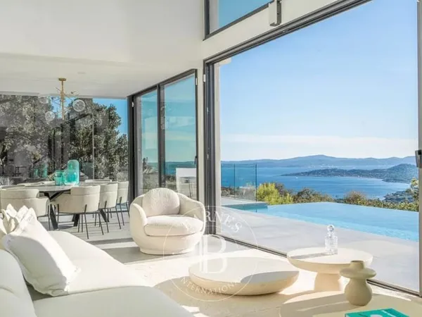 EXCLUSIVITÉ - LES ISSAMBRES - VILLA CONTEMPORAINE - VUE PANORAMIQUE - 4 CHAMBRES