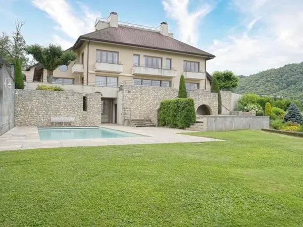 Villa 17 pièces 604 m²