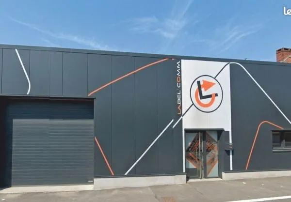 LOCAL D'ACTIVITÉ / HANGAR 140 m²