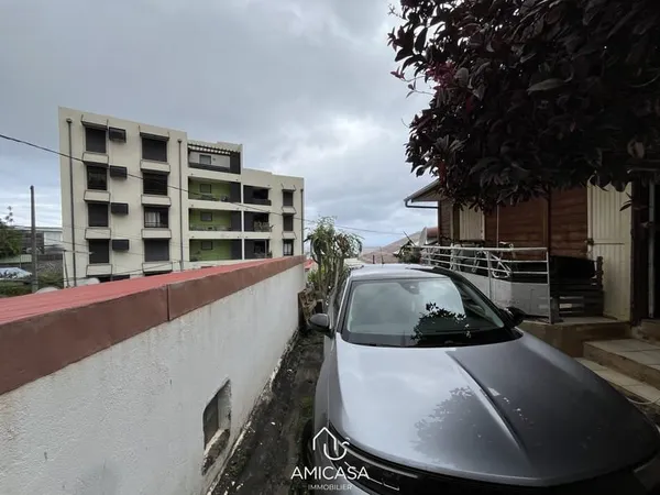 SAINT DENIS (BELLEPIERRE) - Maison - A deux pas du CHU - Lou