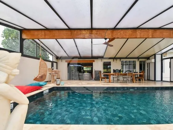 À vendre : une ancienne ferme rénovée avec caractère, d'environ 350 m²
