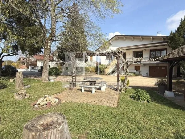Maison familiale 129 m² avec grand terrain et double garage -