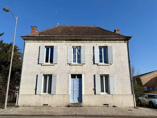 Proche de Miramont-de-Guyenne - Élégante maison de village lumineuse avec jardin arboré et cadre de