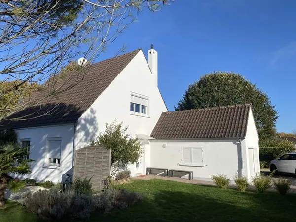 SAINT-JULIEN-LES-VILLAS - Maison 6 pièces 135m2