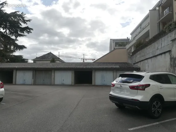 Garage dans petite copropriété calme et tranquille