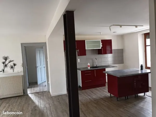 Location dans maison ancienne de 2 étages