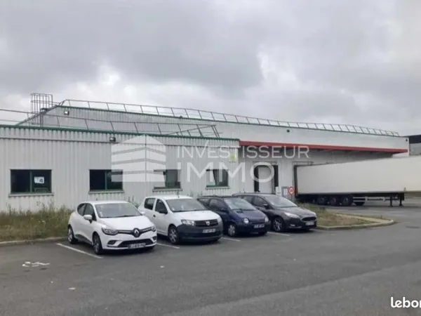 Local industriel 2 800 m²