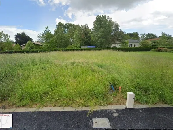 Terrain 349 m²