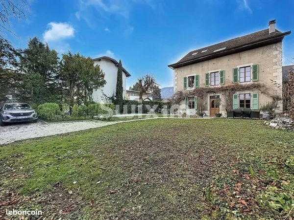 Maison 10 pièces 317 m²