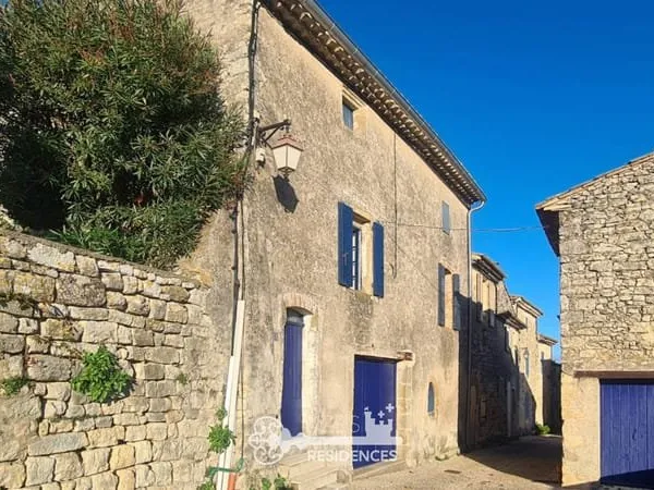 Maison de village en pierre de 130 m2 avec terrasse et cour intime à 10 min d'Uzès