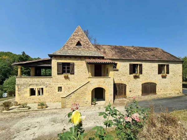 Maison de Charme en Dordogne avec Terrasse Couverte et Vue Panoramique - 20 Minutes de Sarlat