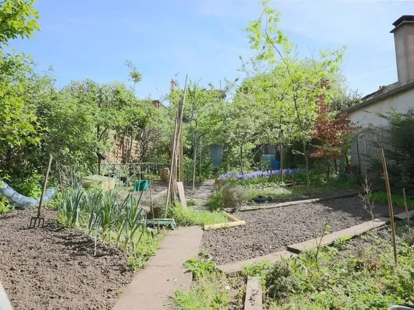 Maison 3 pièces avec garage et jardin