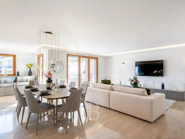 CANNES CENTRE - APPARTEMENT APERCU MER - 4 CHAMBRES - TERRASSE
