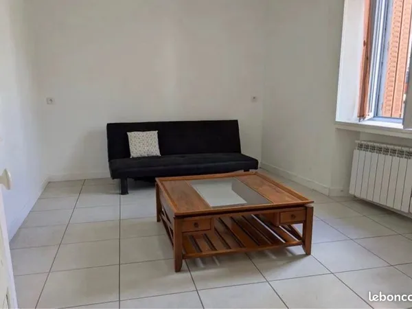 Studio meublé refait à neuf