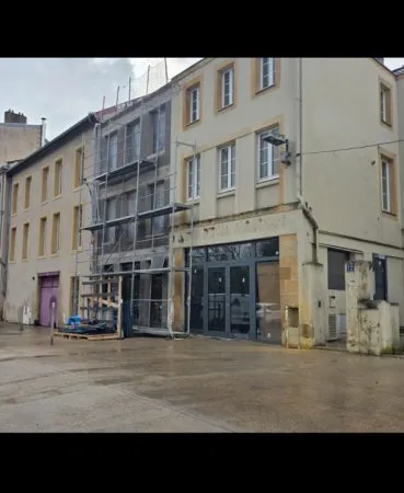 Local commercial 310 M2 ou 2 cellules ( 95 m2 - 215 m2 ) à louer Emplacement premium à Metz