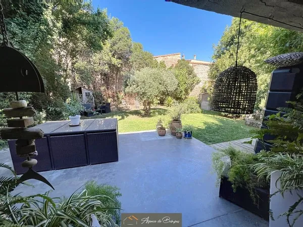 MAISON DE VILLAGE 226 M2 HBTS SUR 395 M2 DE TERRAIN - PISCIN