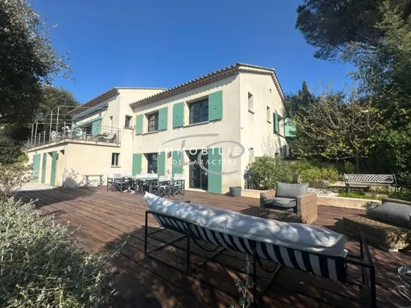 Villa 6 pièces 200 m²