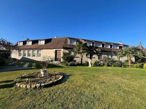 Propriété 8 pièces 313 m²