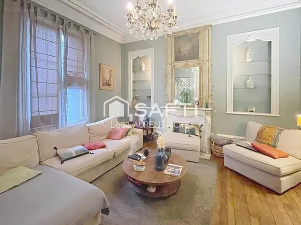 166 m² à Tours