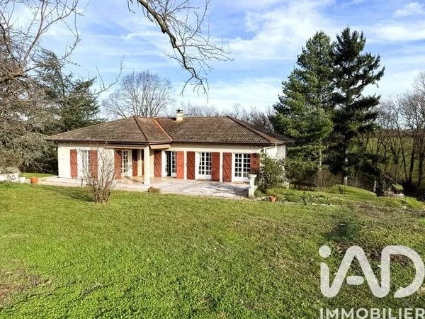 Maison de plain-pied 8 pièces 195 m²