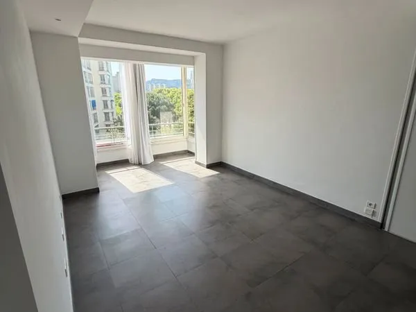 Appartement T3 résidence square Michelet
