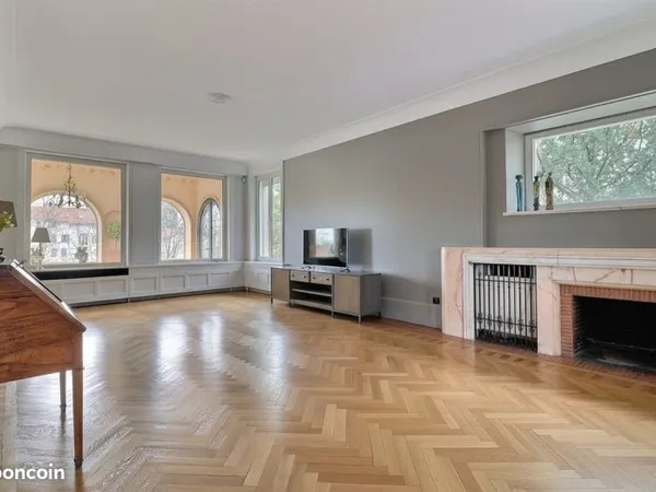 Pavillon 10 pièces 350 m²