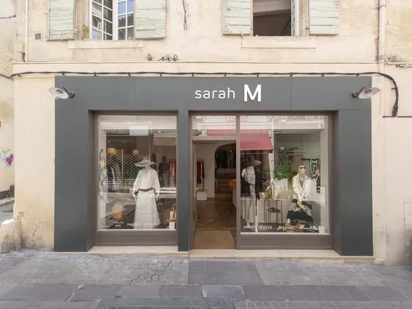Splendide boutique d'angle dans le centre-ville historique d