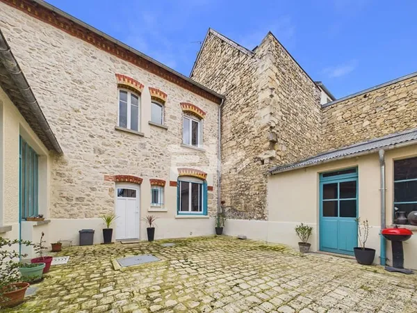 Immeuble de rapport avec local commercial et deux appartements - Environ 200 m² -Fort potentiel