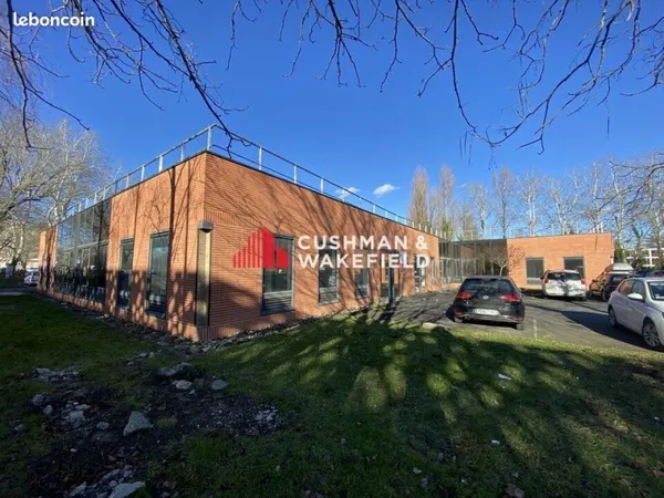 BUREAUX 251 m² RAMONVILLE SAINT AGNE