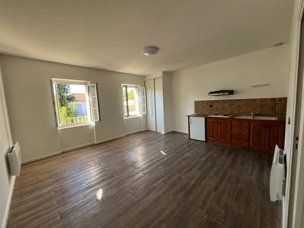 Villeneuve sur Lot, rive gauche, appartement T1 bis de 33,84 m² situé au 1er étage d'un immeuble tra