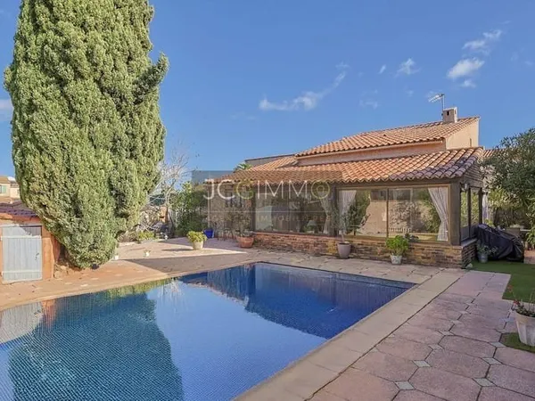 Maison de plain-pied 5 pièces 160 m²