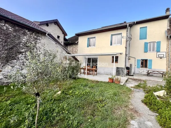 Maison de village entierement renove