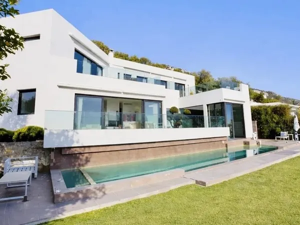 La Turbie-Villa contemporaine avec vue panoramique sur mer, à 10 minutes de Monaco
