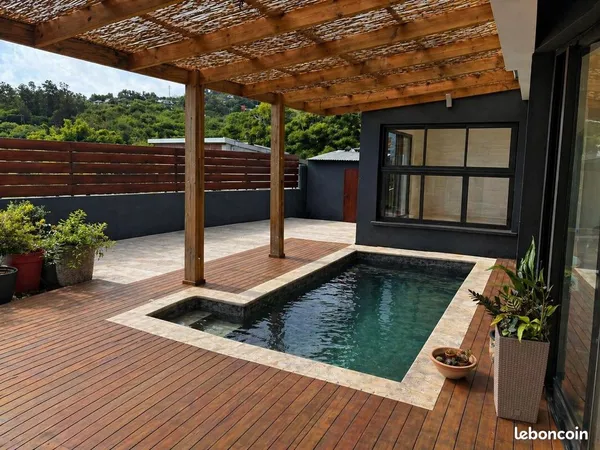 Villa récente 5 pièces avec piscine chauffée - calme - La Possession