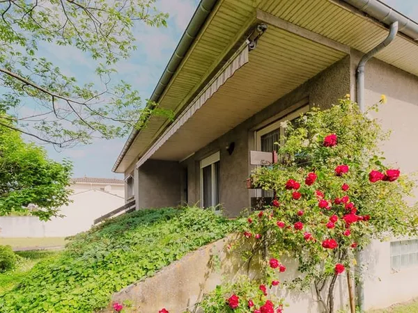 Maison familiale à beau potentiel, quartier Mussonville