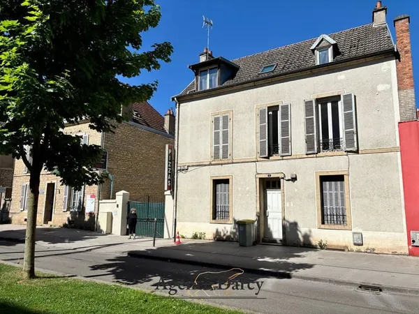 Immeuble quartier République 130m2