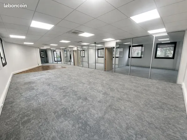Bureaux 251 m²