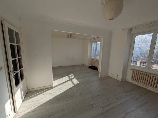 LORIENT APPARTEMENT DE 66 M² HABITABLE A RAFRAICHIR DE TYPE 3 A PROXIMITÉ DU CENTRE VILLE ET DE LA R