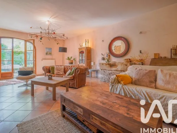Maison 7 pièces 242 m²