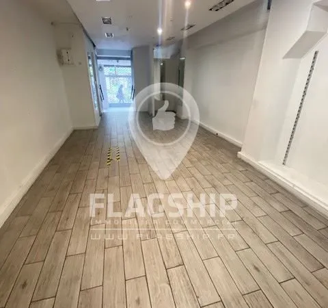 Boutique 62 m² ST MANDE
