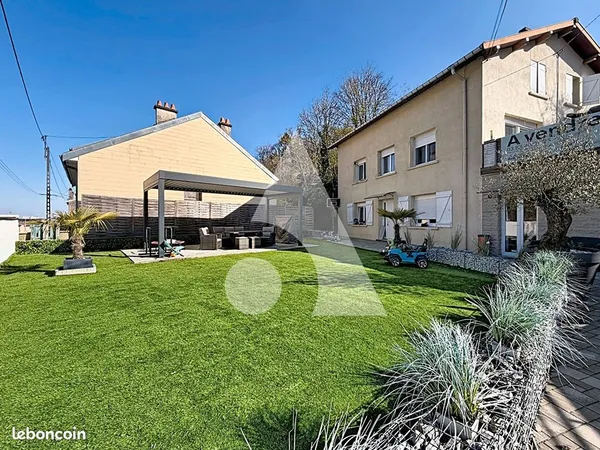 Maison 7 pièces 240 m²