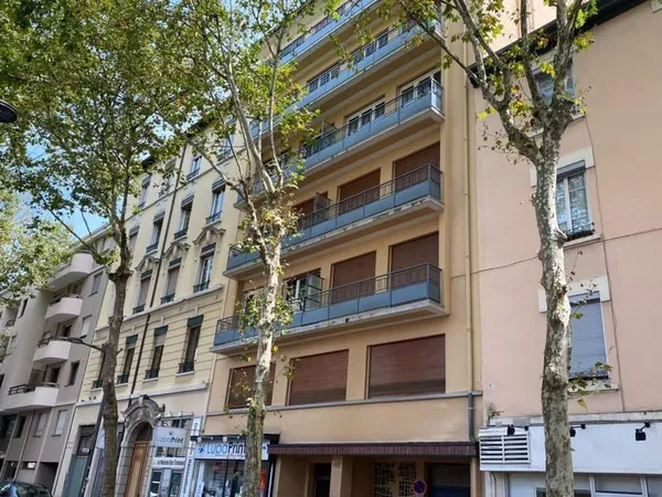 Bureau et espace de travail Vente Lyon  120m² 2040€