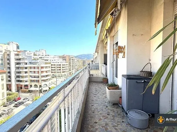 Appartement 3 pièces - 77 m² - Terrasse - Vue mer - Parking - Nice Rue de France