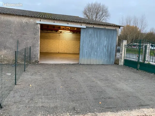 Local 70M2 zone industrielle Baye