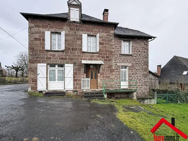 MAISON À ST-CYR-LA-ROCHE EN CORREZE
