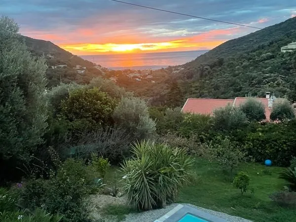 Maison vue mer -10 mins bastia_Piscine_Terrain 1200m2
