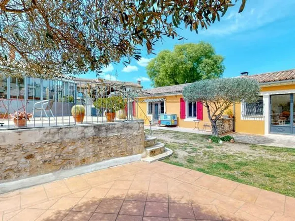 MAISON DE CARACTERE PARIGNARGUES AVEC JARDIN ET PISCINE
