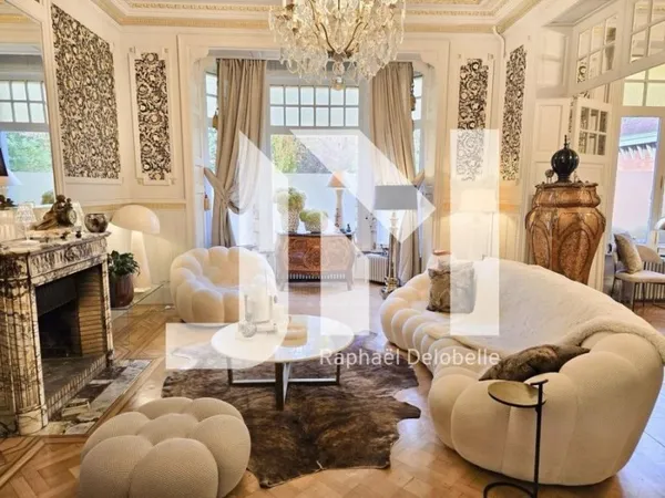 Maison 9 pièces 280 m²